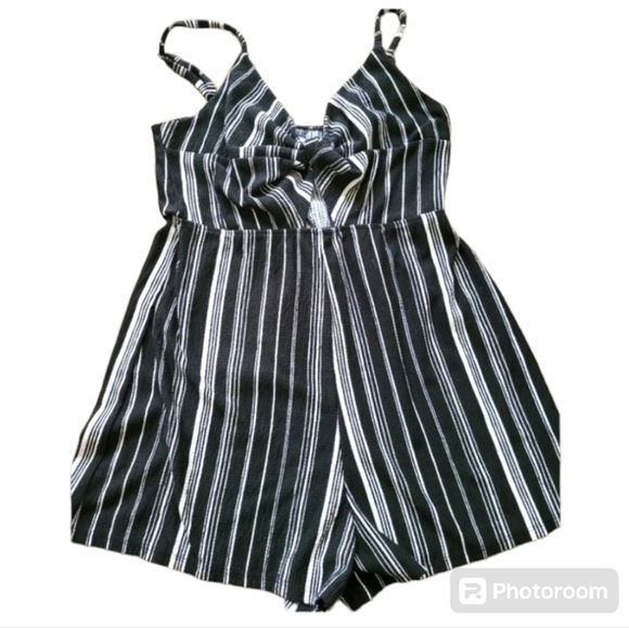 Wild Fable Black & White Striped Romper with Keyhole Size Small - Picture 1 of 7